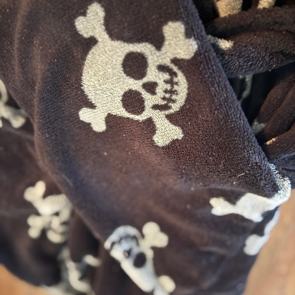 Cherokee Skull Pajama Robe - Picture 4 of 4